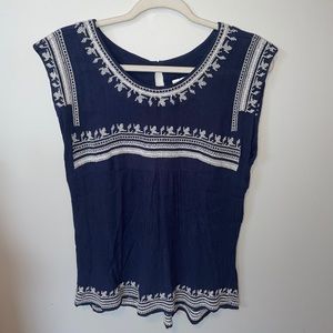 Francesca’s || Embroidered T-shirt